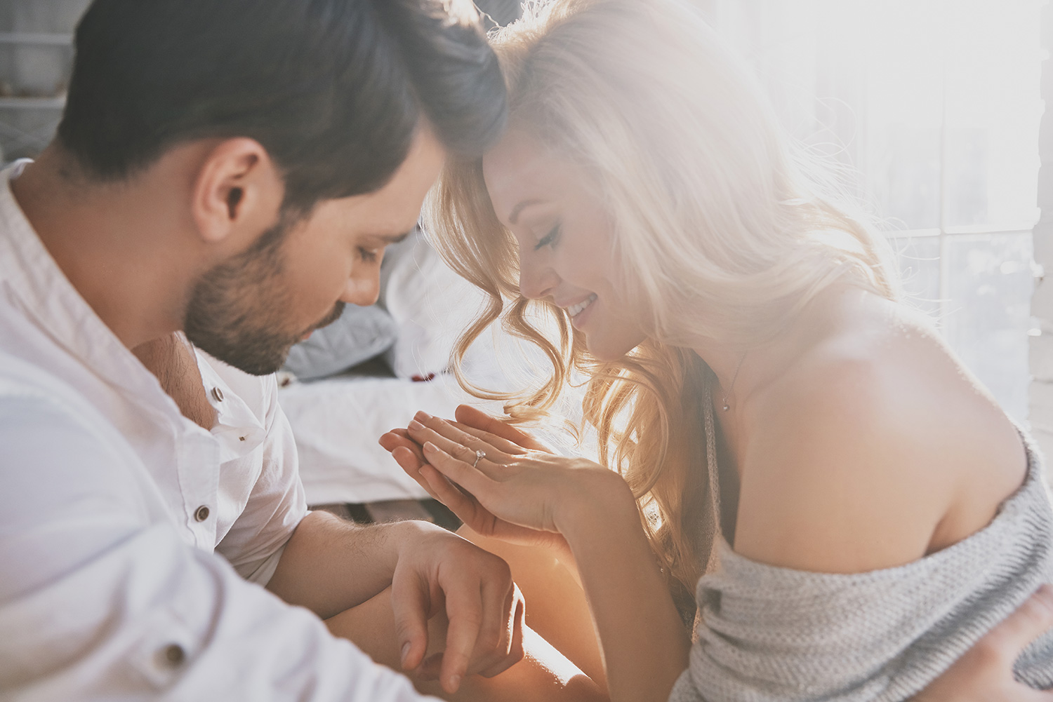 A Jeweler’s Guide to Buying Your Diamond Engagement Ring Online