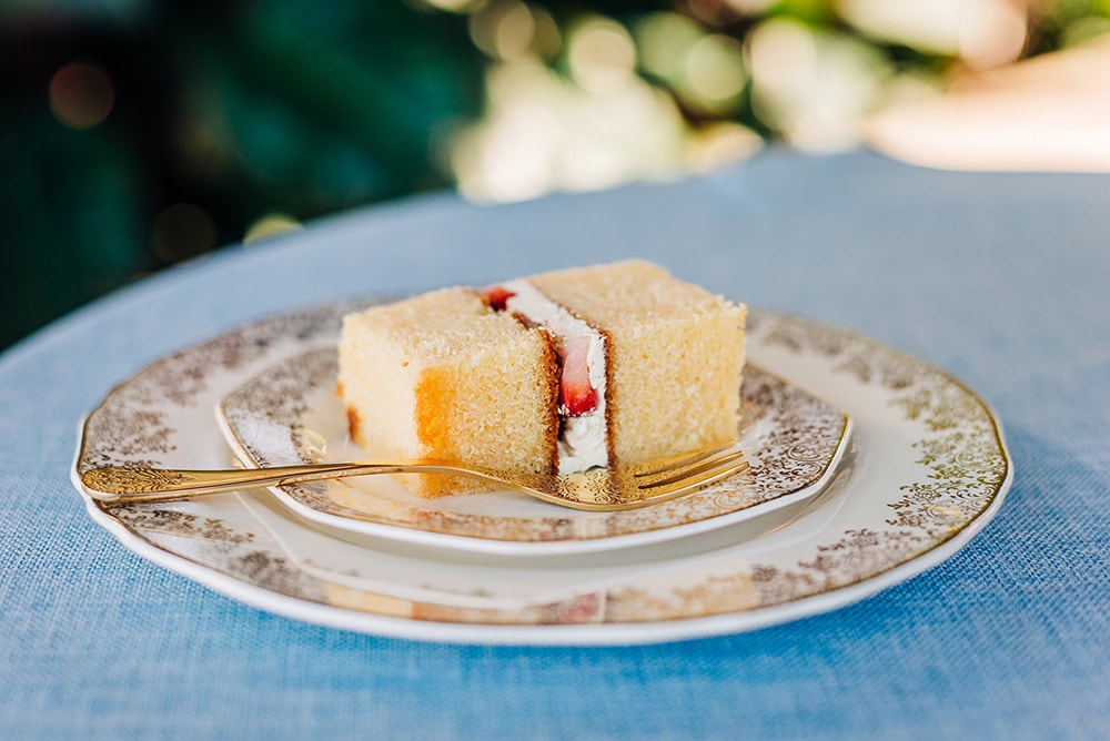 Bright Mid-Century Summer Wedding Inspiration with Sunburst Details