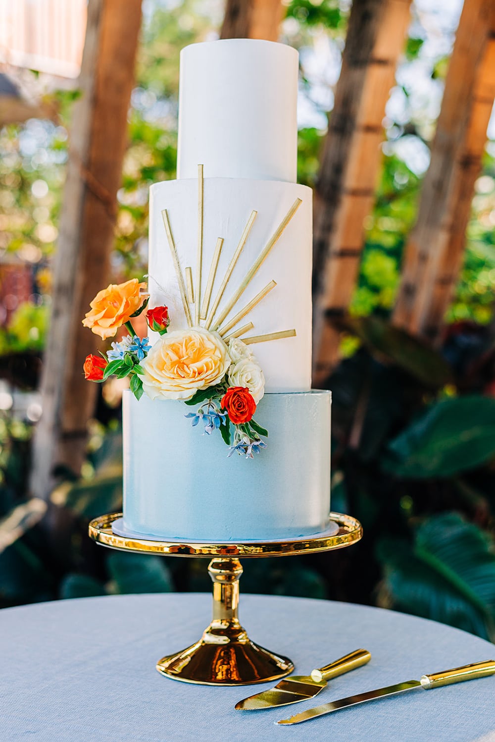 Bright Mid-Century Summer Wedding Inspiration with Sunburst Details