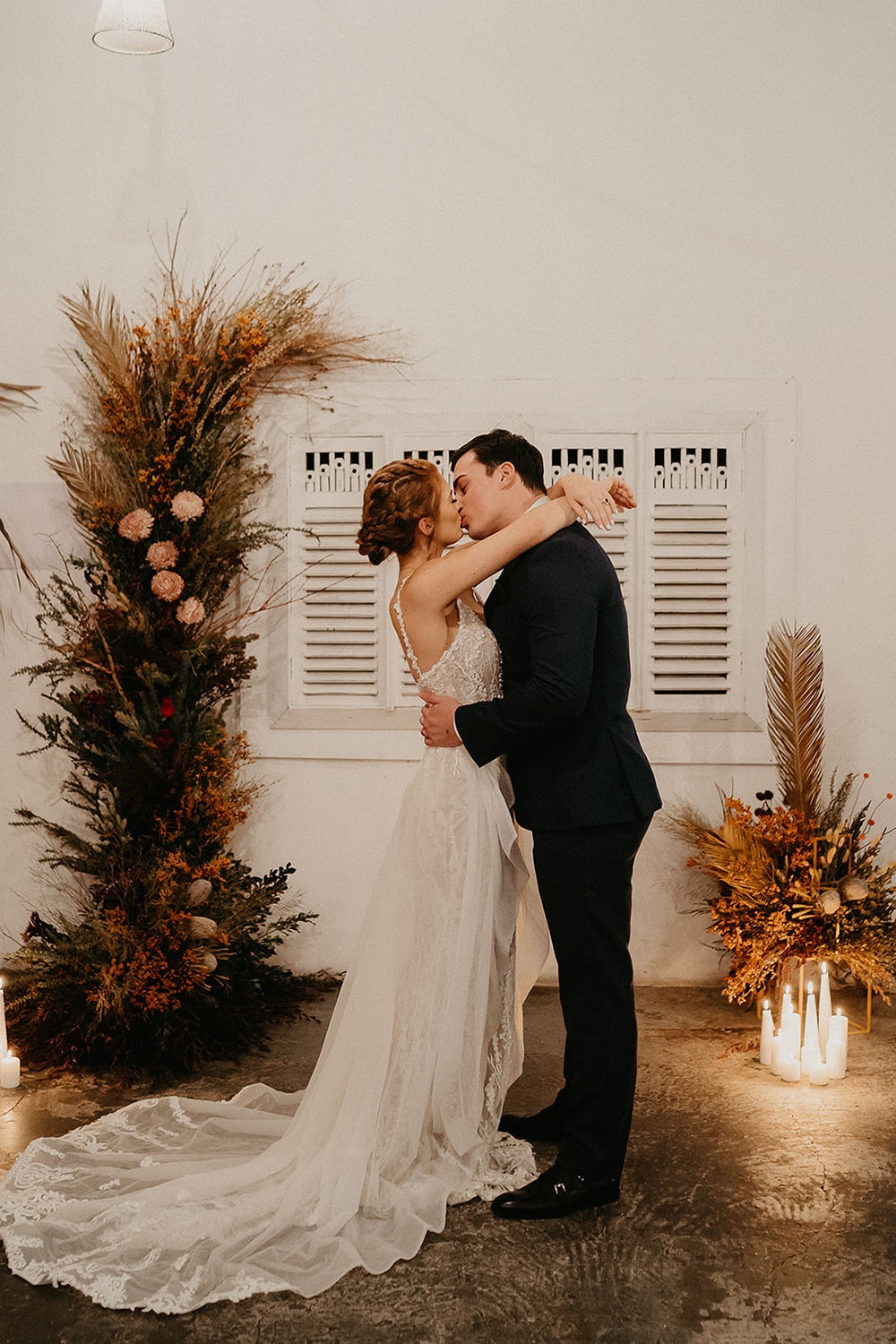 Intimate Modern Wedding Inspiration in Rust, Stone & Black | Photography: Doe and Deer Photography