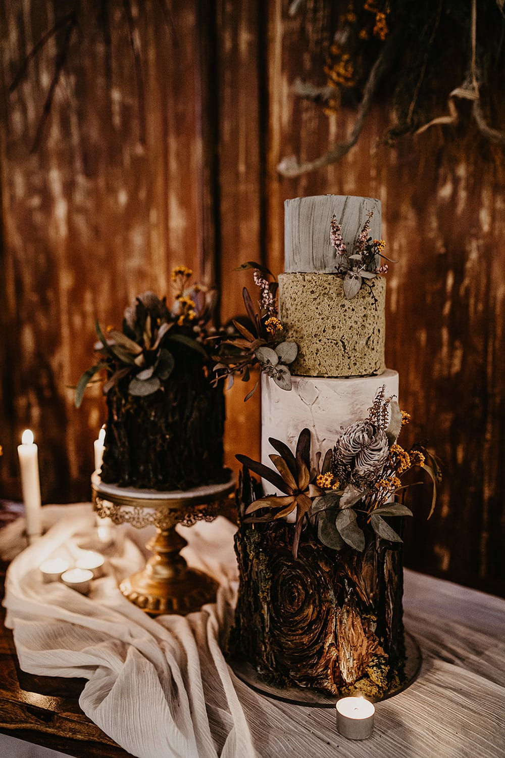 Intimate Modern Wedding Inspiration in Rust, Stone & Black | Photography: Doe and Deer Photography