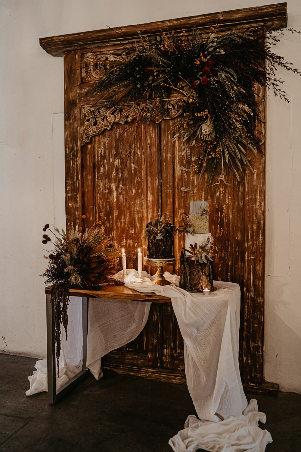 Intimate Modern Wedding Inspiration in Rust, Stone & Black | Photography: Doe and Deer Photography