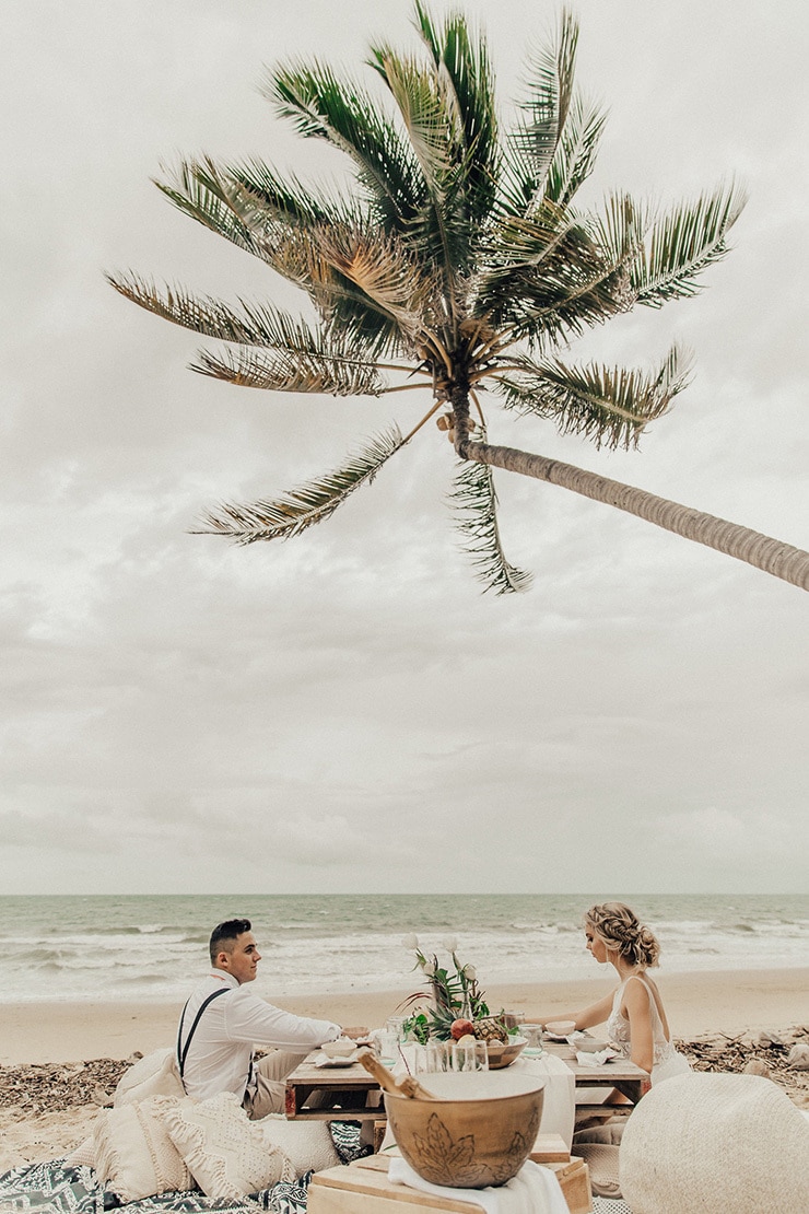 Tropical Picnic Elopement Inspiration | The Seitter Wood House