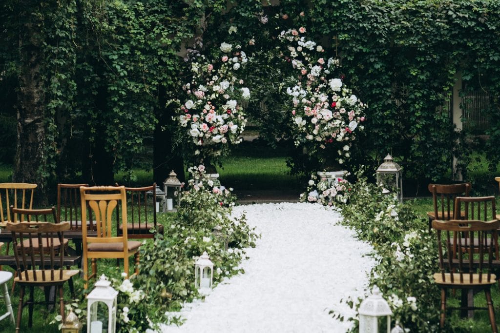 15 Ways to Announce Open Wedding Ceremony Seating